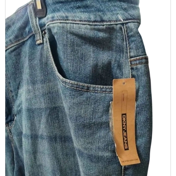 NWT DKNY Blue Ankle Cropped Capri Jeans with Modern Casual Fit ~sz 28W - Picture 2 of 4